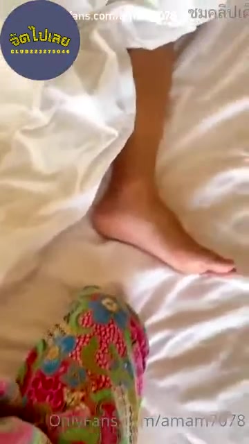 คลิปหลุด น้องแอม Amam7078 ชุดผ้าถุงแจ้งเกิด จับควยยัดหี ขย่มเอง
